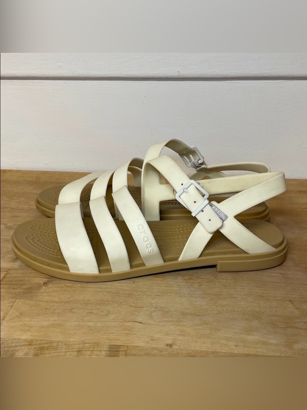 CROCS Tulum Cream Strappy Sandals summer neutral flats women's size 9